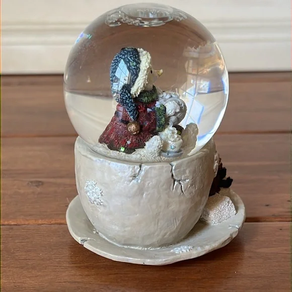 BOYDS BEARS & FRIENDS Miniature Snow Woman with Penguin Snow Globe - Picture 9 of 11